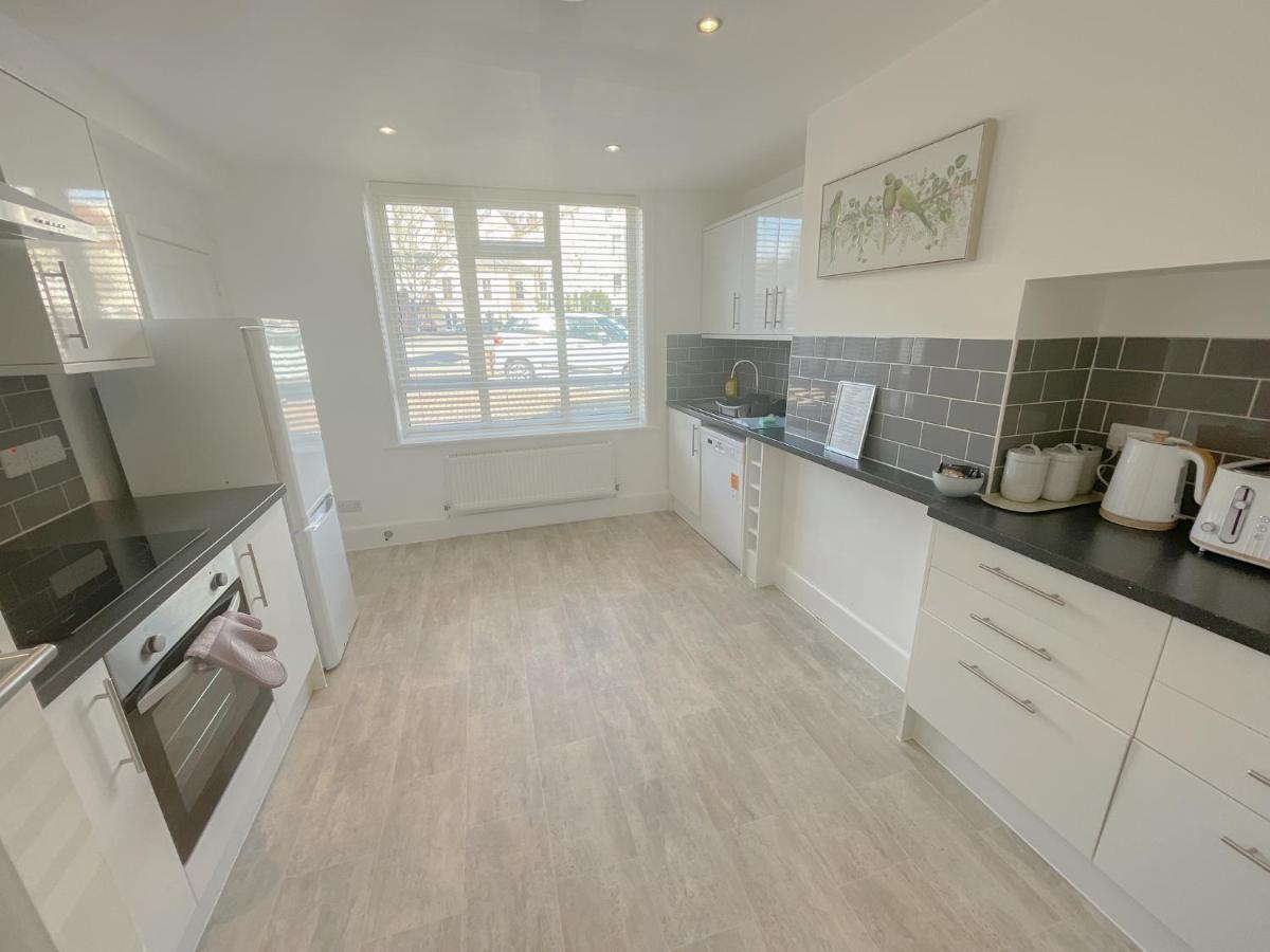 Large 3 Bedroom & 2 Bath - Ground Floor With Parking Bournemouth Kültér fotó